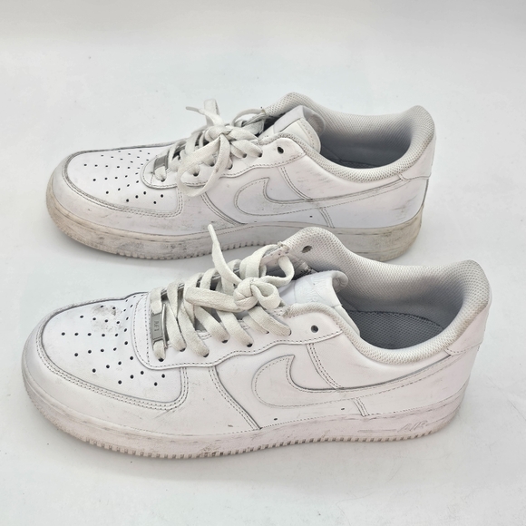 Nike Air Force 1 07 Triple White Men’s Shoes 9.5 Classic Streetwear Iconic Sneak - Picture 8 of 12